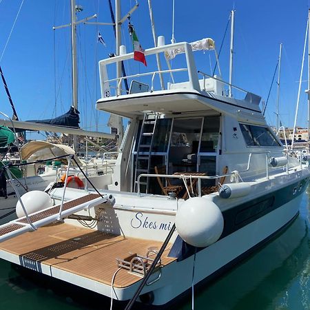 מלון קטאניה She'S Mine Yacht מראה חיצוני תמונה